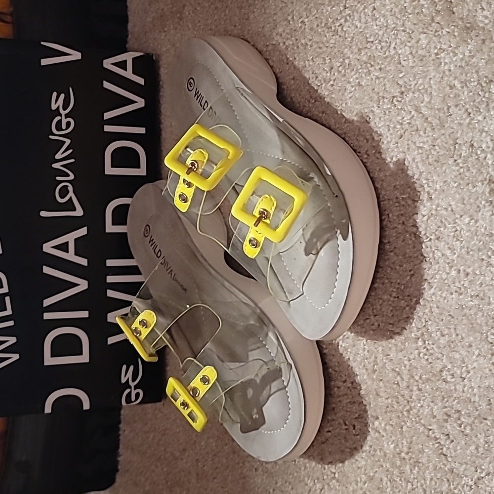 Sandals - Picture 2 of 3